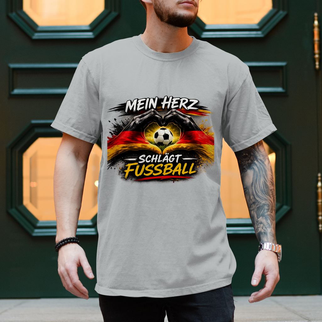 Herren T-Shirt Mein Herz schlägt Fußball