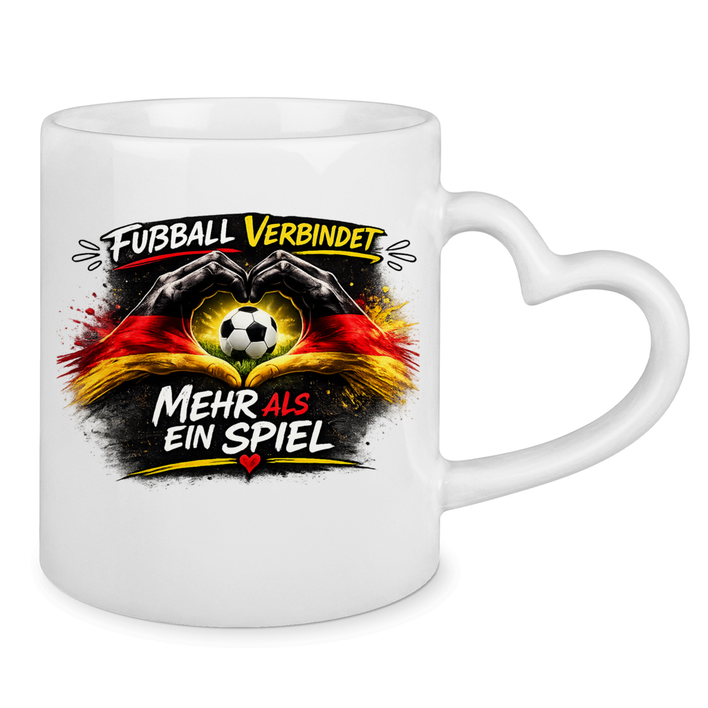 Tasse mit Herzhenkel Fußball verbindet