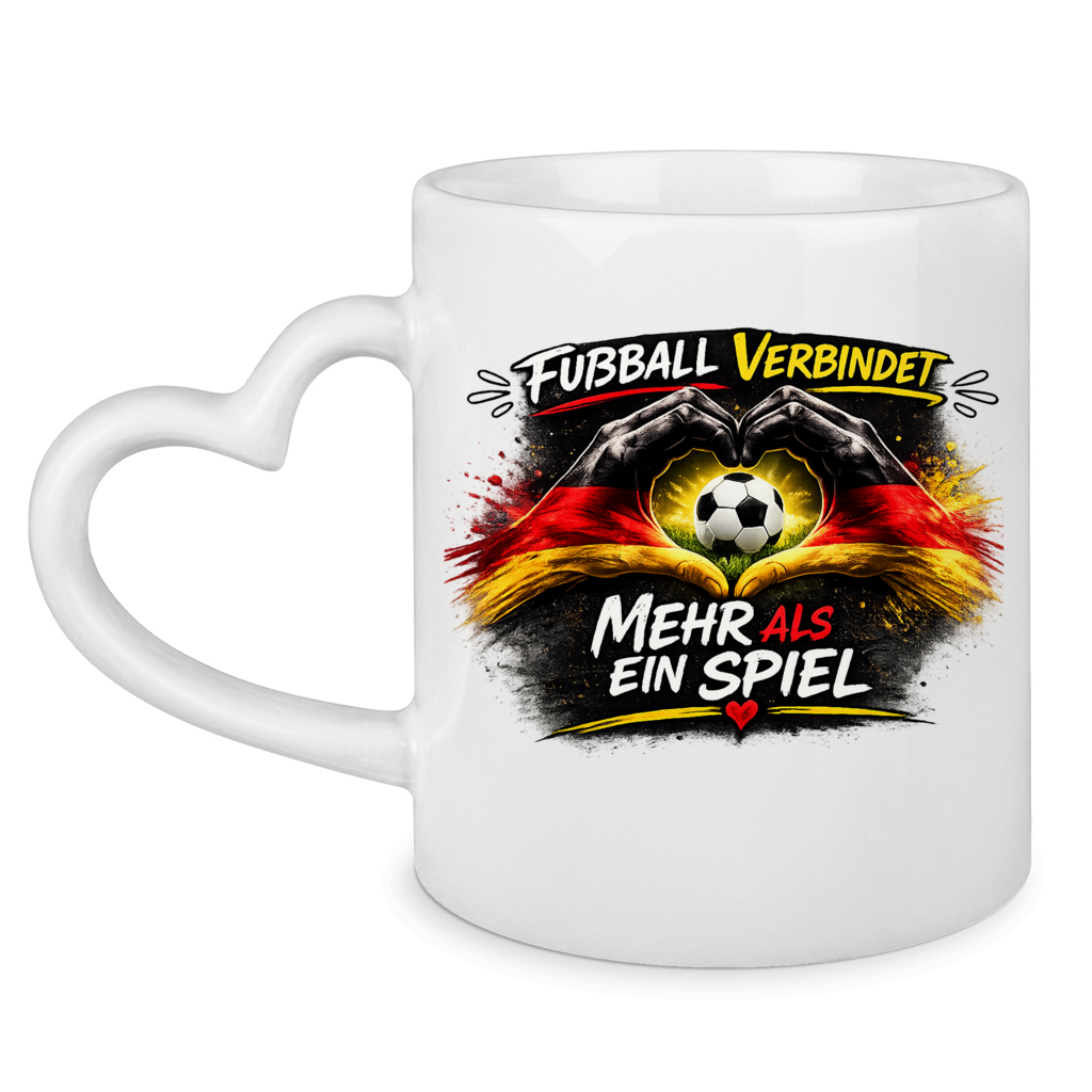 Tasse mit Herzhenkel Fußball verbindet